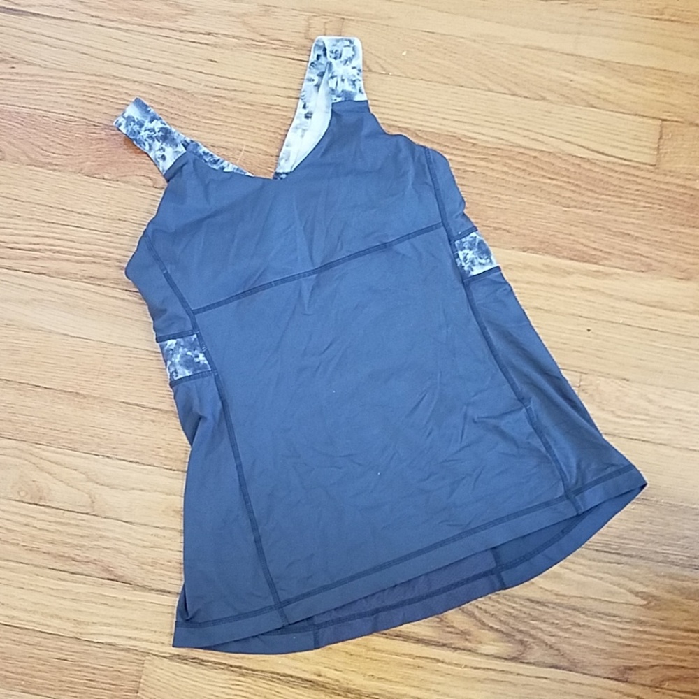 Lululemon Tank size 8